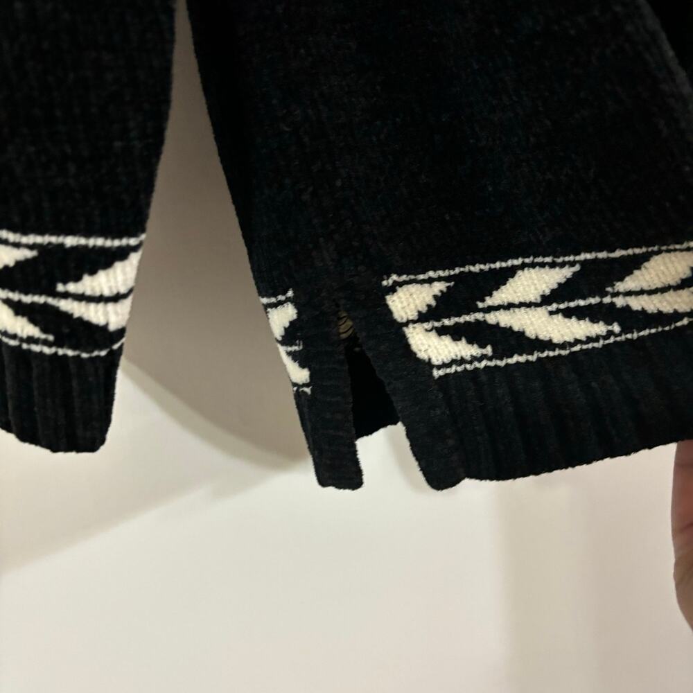 Aztec sweater - Picture 2 of 5